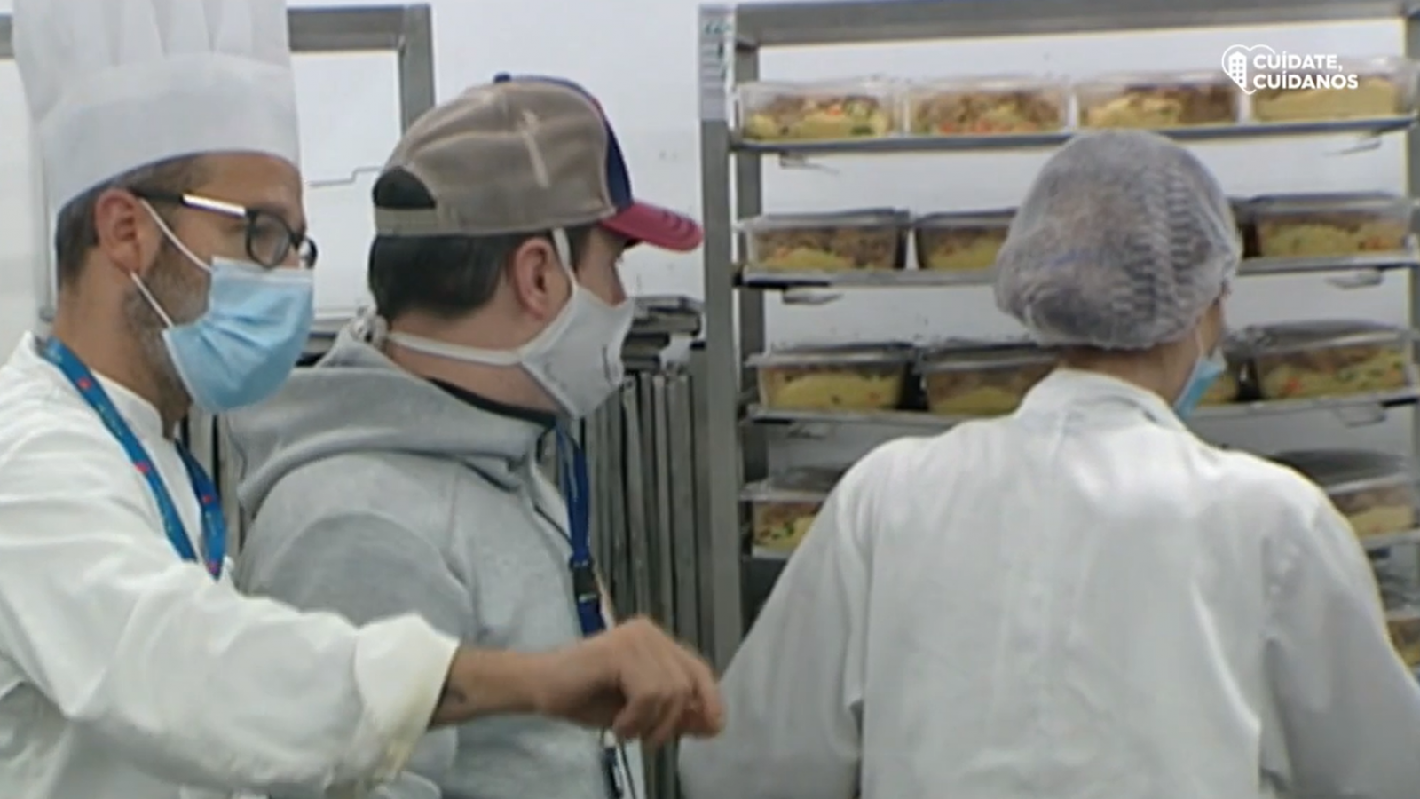 La cocina donde grandes chefs preparan 5.000 menús de forma solidaria para los afectados por la pandemia - RTVE.es