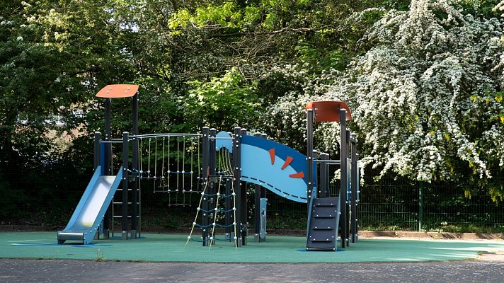 Reabren los primeros parques infantiles