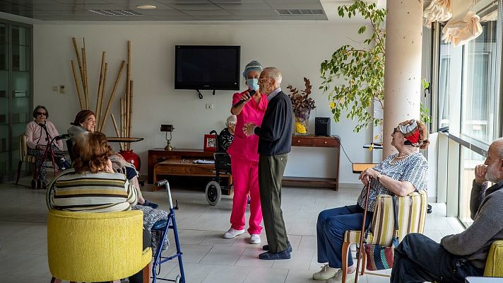 La tarde en 24h - Fernando Simón explica que la edad media de los pacientes de coronavirus está disminuyendo progresivamente