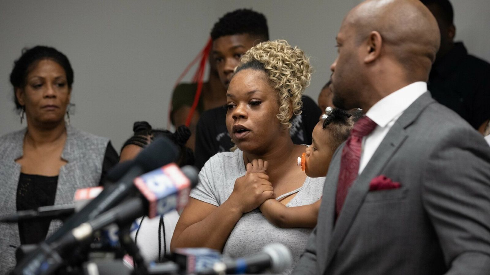 La familia del afroamericano asesinado en Atlanta pide un cambio en la mentalidad de la policía - RTVE.es