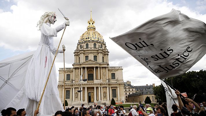 Informativo 24h - Enfrentamientos entre policía y manifestantes en la protesta de sanitarios en Parìs