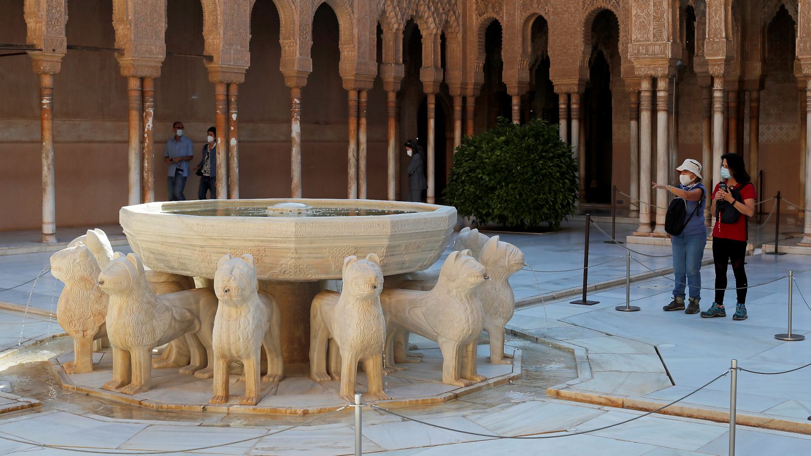 La Alhambra vuelve a recibir visitantes tres meses después