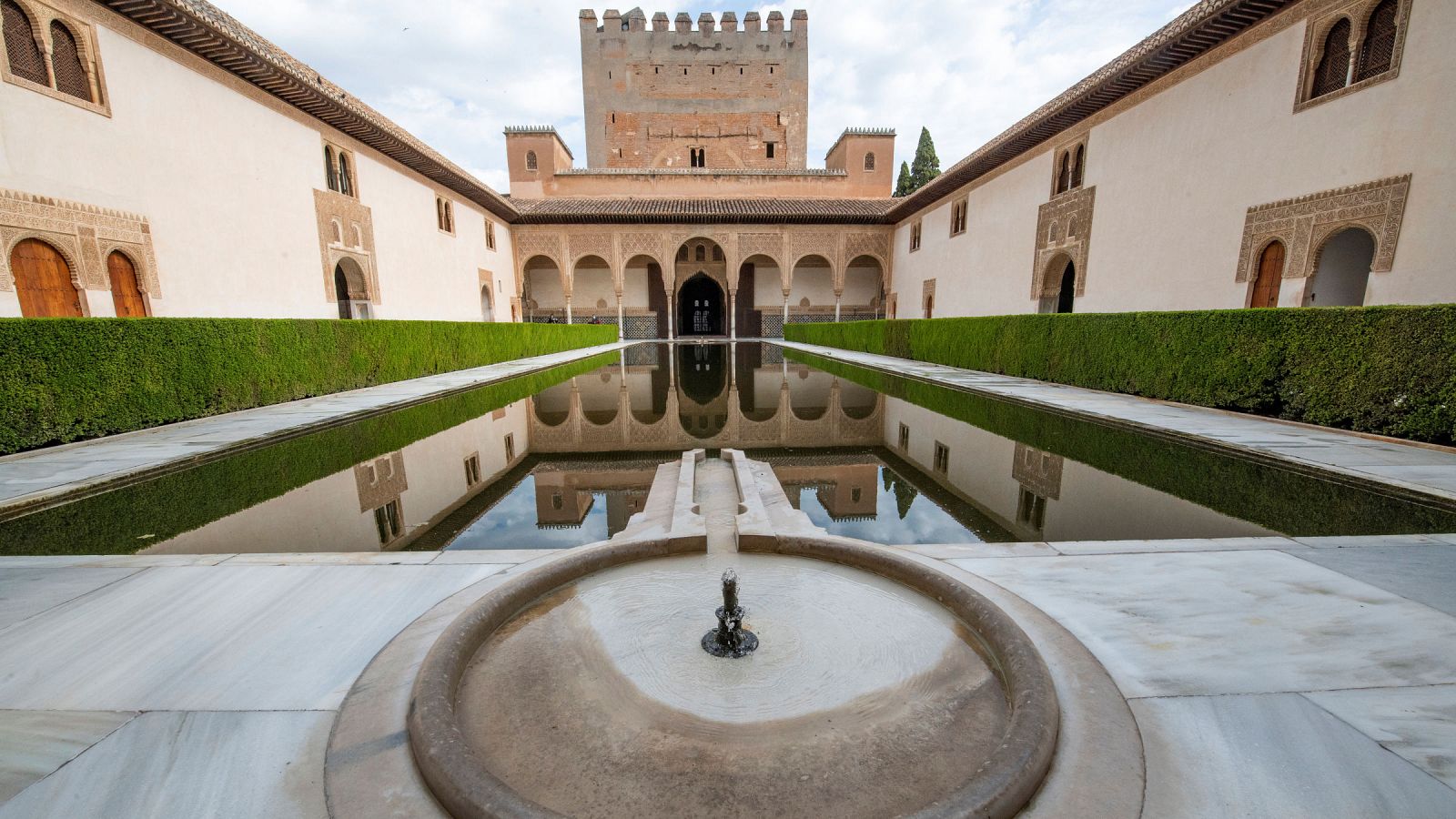 La Alhambra reabre al público con importantes medidas de seguridad