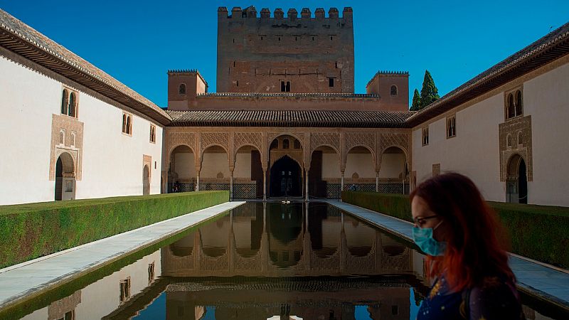 Estrella Morente dedica una canción a la Alhambra de Granada, que hoy ha reabierto sus puertas