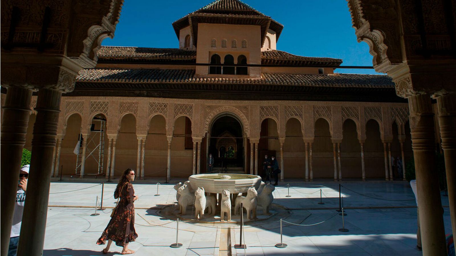 La Alhambra reabre sus puertas con el 50 % de su aforo - RTVE.es