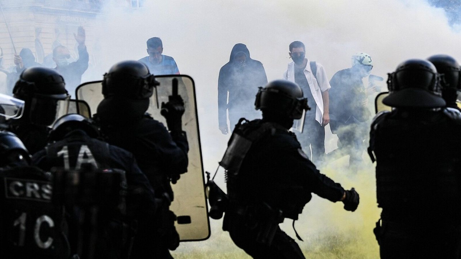 La detención de una enfermera reactiva el debate sobre la violencia policial