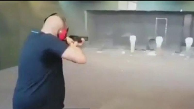 La Policía investiga un vídeo en el que un hombre dispara a fotografías de Sánchez, Iglesias y Marlaska