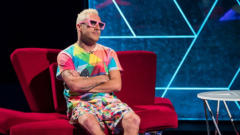  Atención obras - Okuda San Miguel, estallido de color en Atención Obras - escuchar ahora