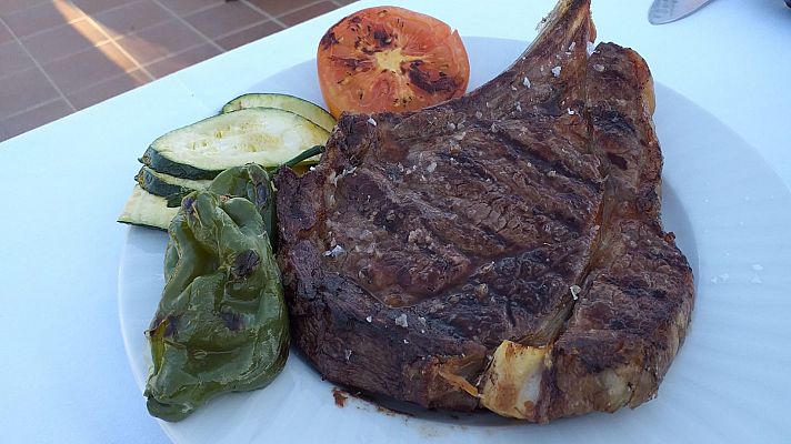 Chuletón de Ávila a la parrilla con verduras de temporada