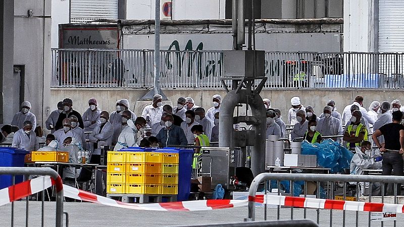 Las autoridades sanitarias en alerta ante los rebrotes de coronavirus en varias empresas en Europa