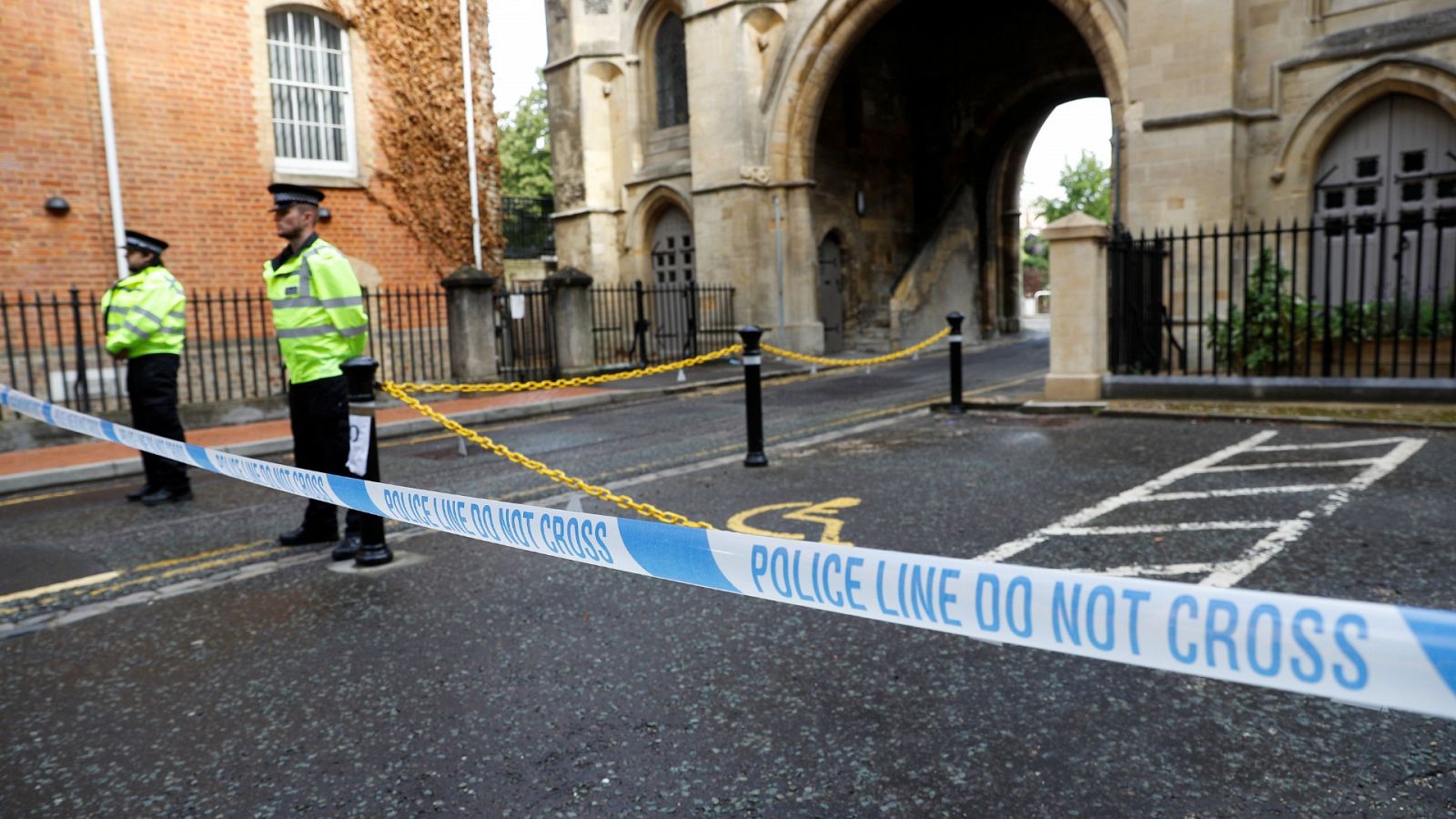 La Policía británica considera terrorismo el apuñalamiento en Reading 