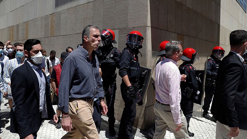 Incidentes al término de un acto de precampaña de Vox en San Sebastián