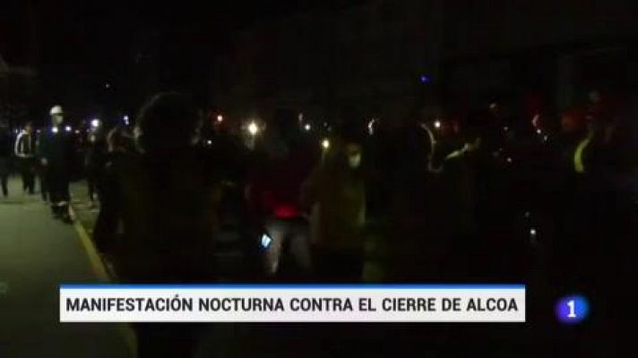 Telediario 1 - Los trabajadores de Alcoa organizan una manifestación nocturna contra el cierre de la planta