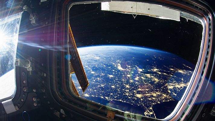 Once alumnos de un instituto de Badajoz contactan con la tripulación de la Estación Espacial Internacional