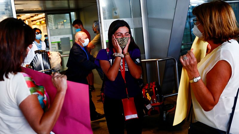Los viajeros sorprendidos porque no les toman la temperatura en Barajas