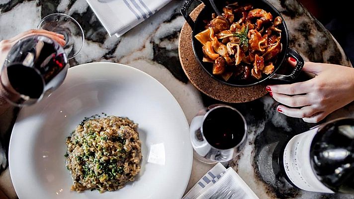 Telediario 1 - Reservas anticipadas y pedidos a domicilio, la nueva normalidad en bares y restaurantes