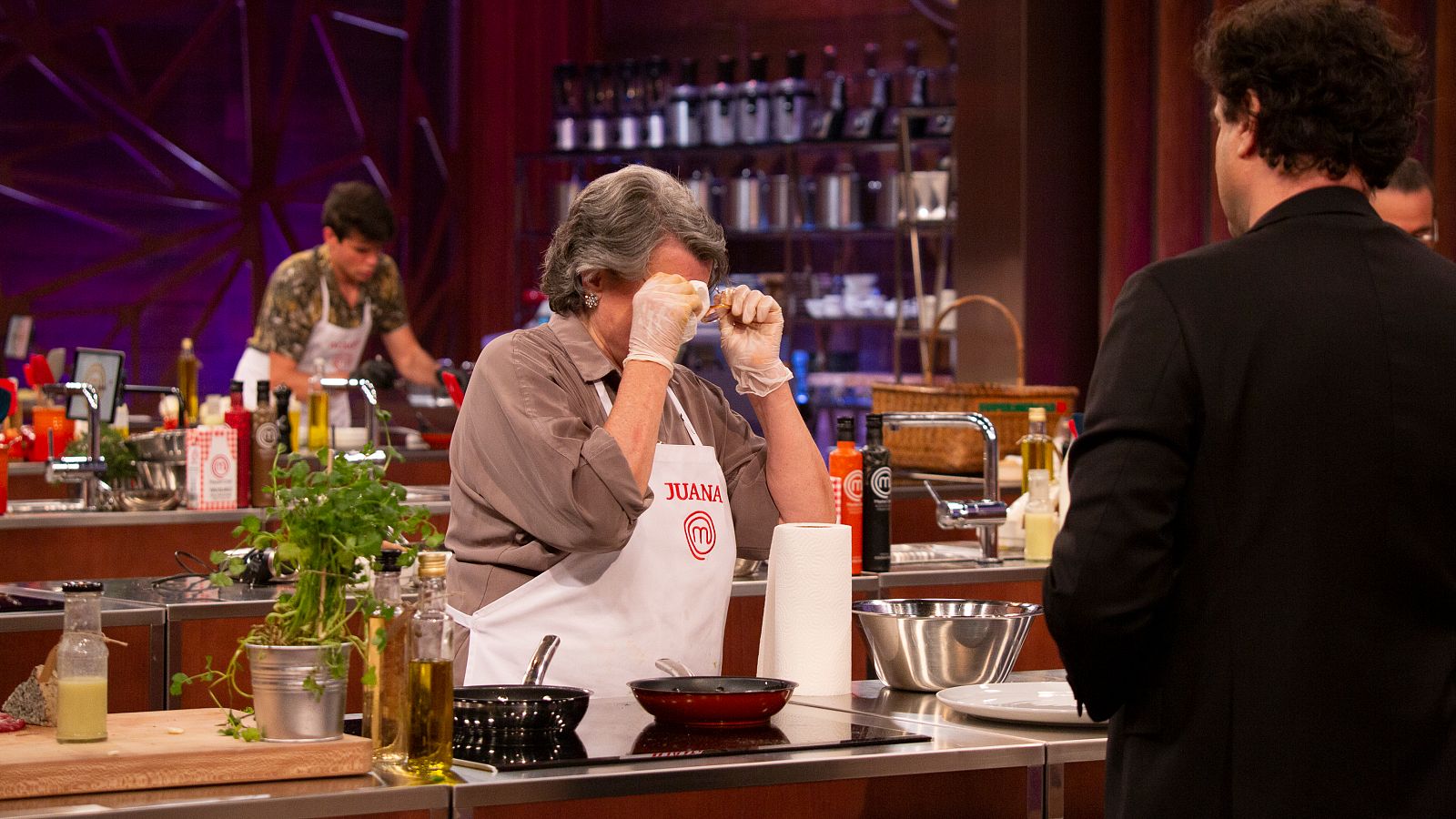 MasterChef 8 - Juana casi tira la toalla ante la presión