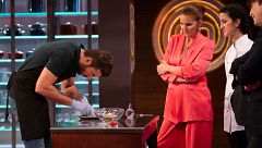 MasterChef 8 - Iván se luce con la rosa de Valentina
