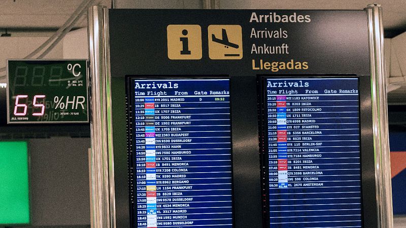 Vuelve la actividad a los aeropuertos con el fin del estado de alarma y la apertura Schengen | Ver