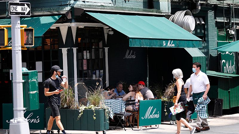 Nueva York recupera el pulso con la apertura de oficinas, terrazas y comercios