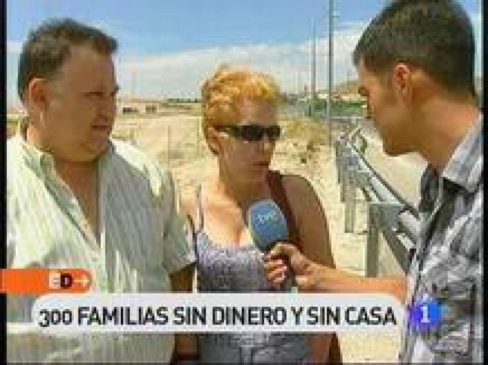 Invirtieron entre cuarenta y setenta mil euros para disponer de una vivienda en Los Berrocales. Jóvenes, parejas, matrimonios consolidados, con un sueño común: comprar una casa. 300 familias que se han quedado sin dinero y sin casa. 