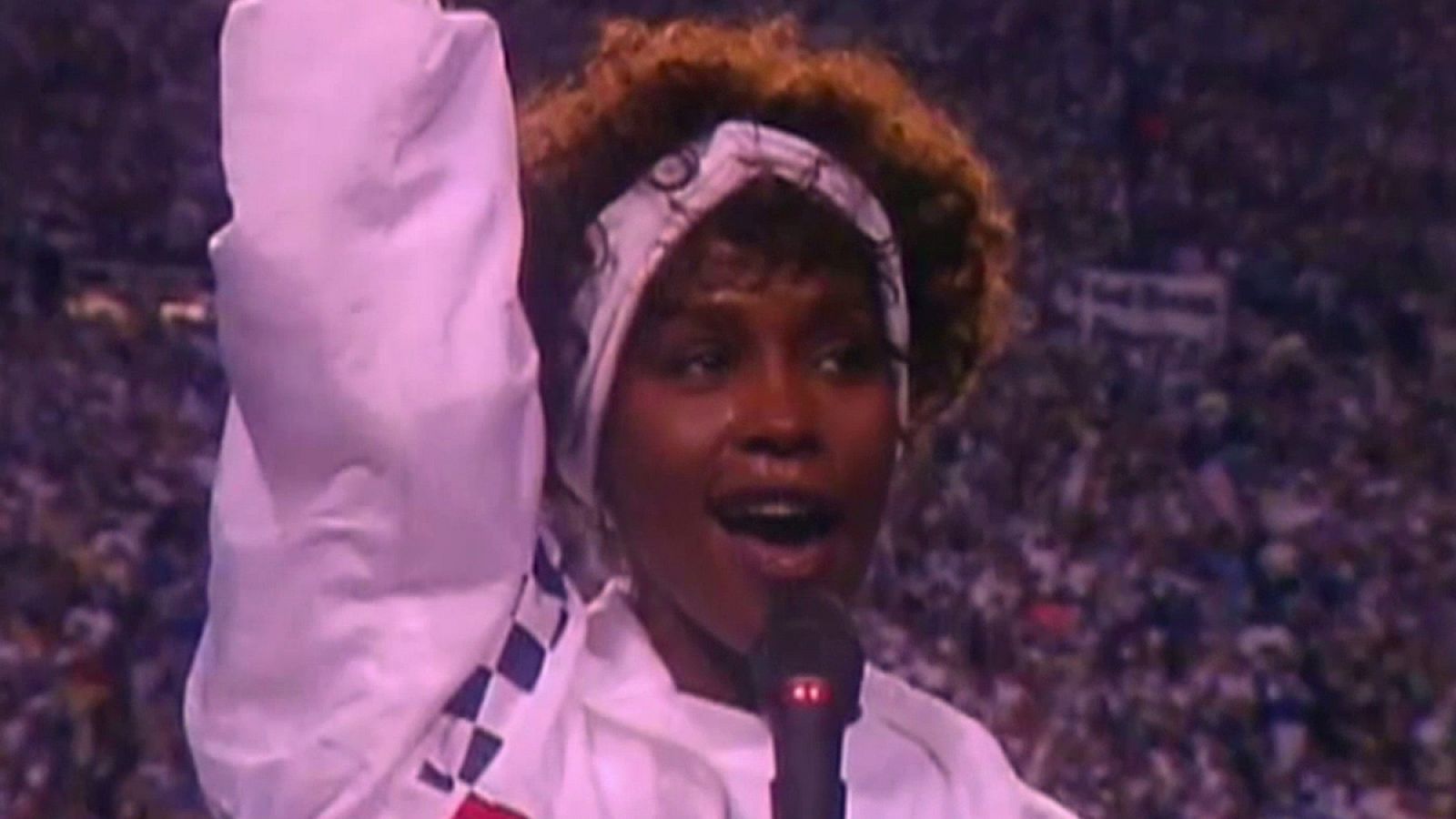 La actuación más icónica de Whitney Houston: El himno americano en la Super Bowl