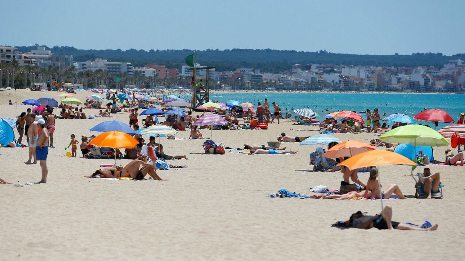 Septiembre pasa a ser el mes preferido para las vacaciones y solo 1 de cada 4 españoles tiene claro que viajará - RTVE.es - Telediario 1 | Ver