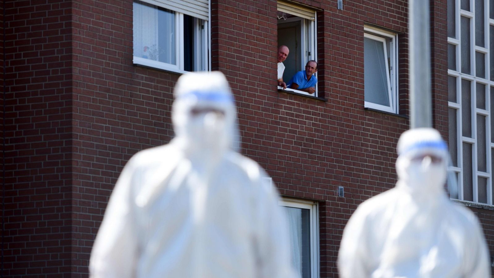 Alemania confina el distrito del brote de coronavirus en un matadero