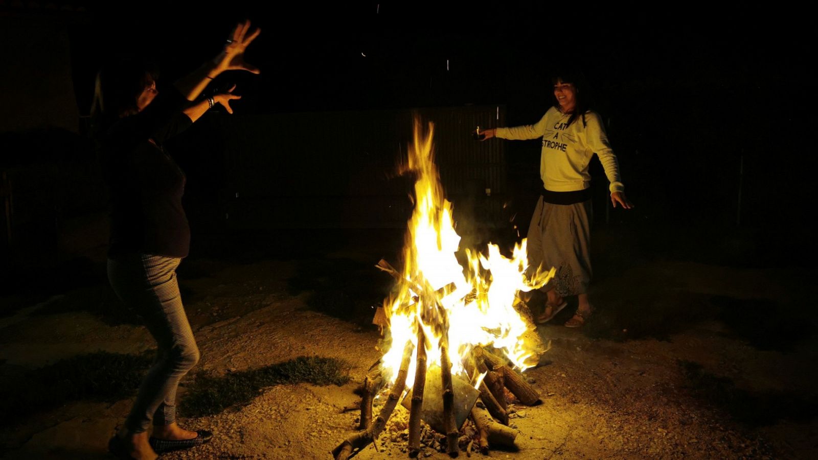 Noche de San Juan atípica, con menos hogueras y grupos reducidos para evitar contagios de coronavirus