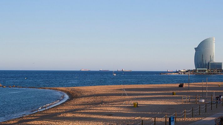 Telediario 1 - Una noche de San Juan sin hogueras en las playas