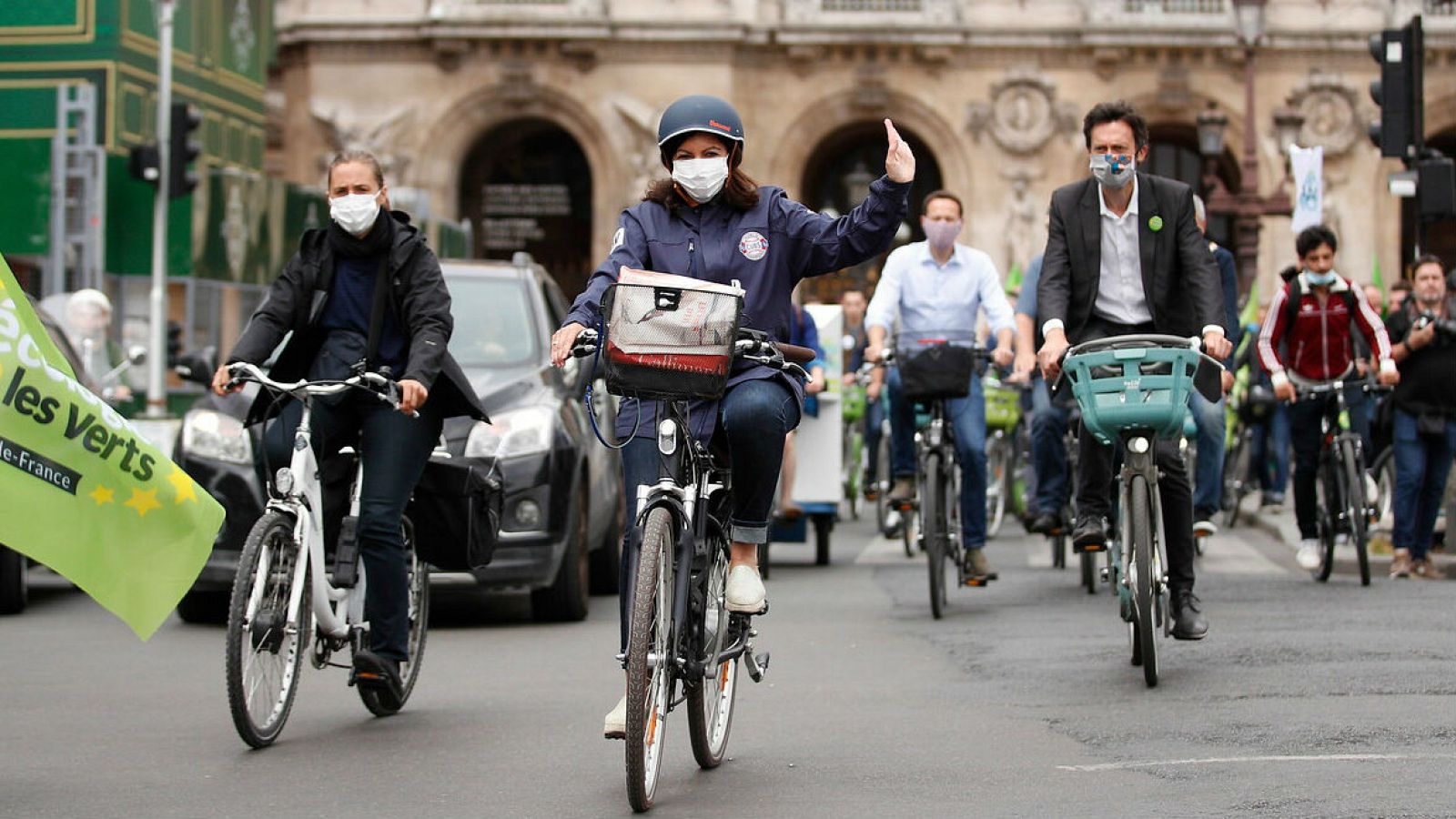 Tres candidatas de origen extranjero a la carrera por la alcaldía de París - RTVE.es - Telediario 1 | Ver
