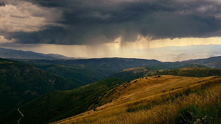 Calor en el Valle del Ebro y chubascos en el interior