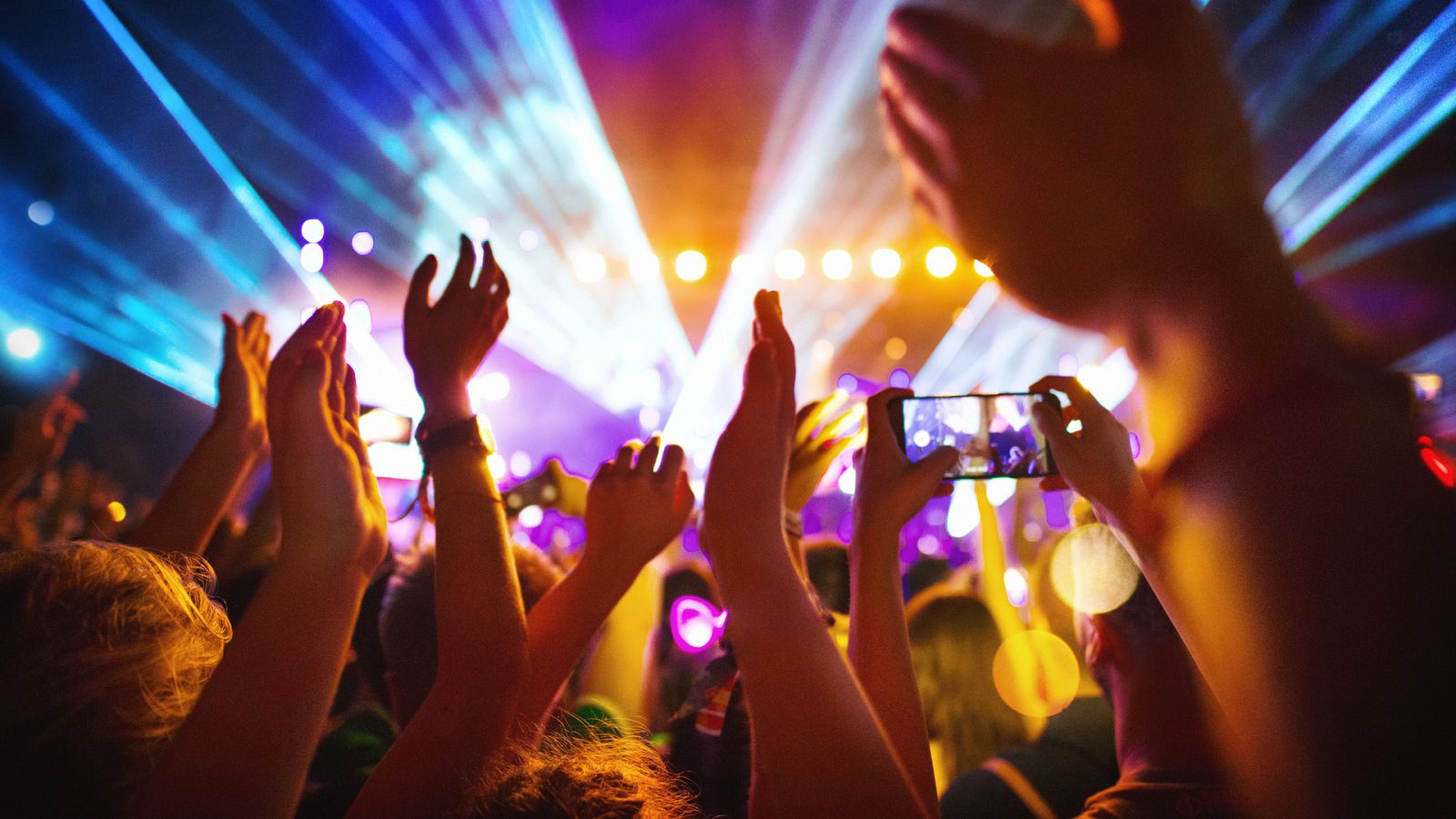 Temor por la irresponsabilidad de los jóvenes: ¿Son los principales causantes de los rebrotes en España?