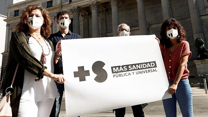 Los sanitarios madrileños se concentran para pedir medidas que refuercen y protejan la sanidad pública