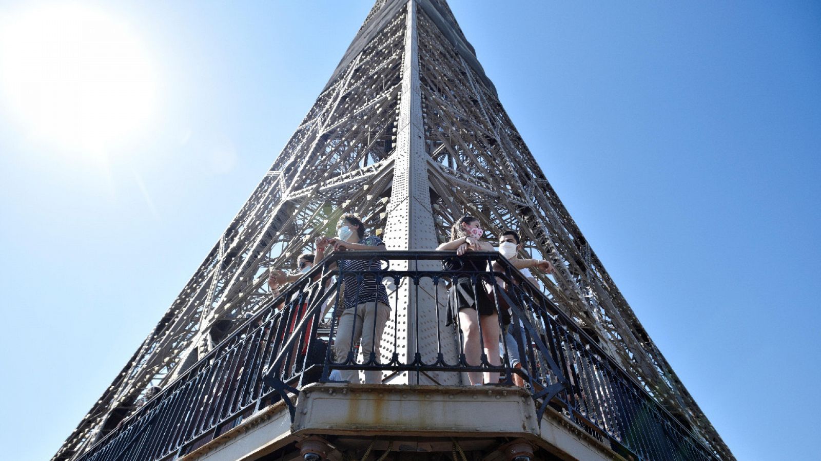 La Torre Eiffel vuelve a recibir visitantes | Ver
