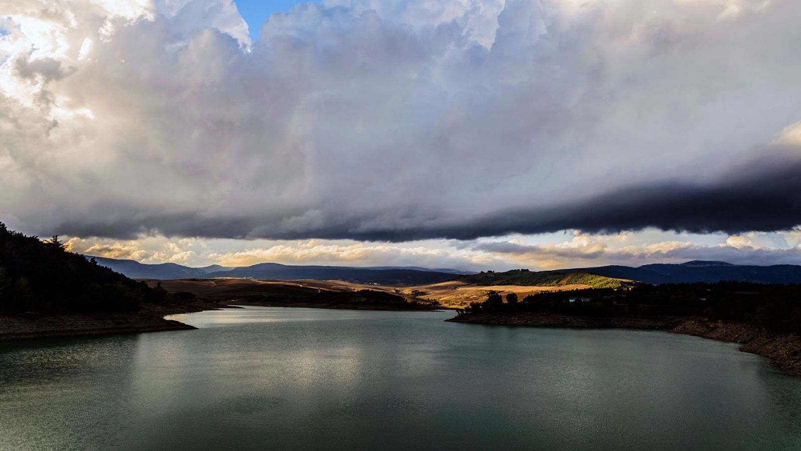 Chubascos y tormentas con granizo en la mitad norte de la Península - Ver ahora