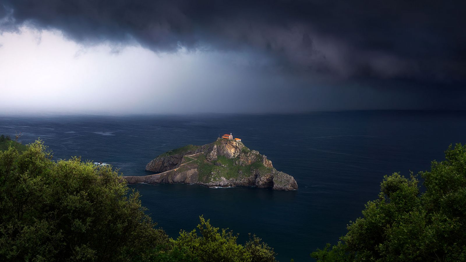 Fuertes chubascos en Euskadi, Castilla y León, La Rioja y Navarra - Ver ahora