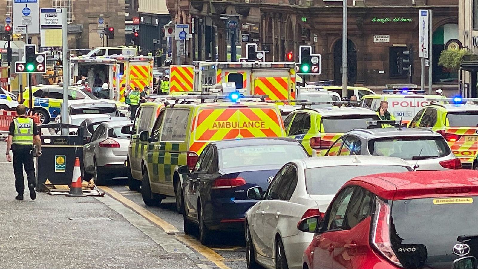 La policía abate a un hombre que ha matado a tres personas con un cuchillo en el centro de Glasgow - RTVE.es - Telediario 1 | Ver