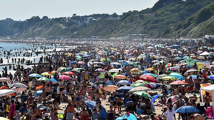 Telediario 1 - El Gobierno británico amenaza con cerrar las playas
