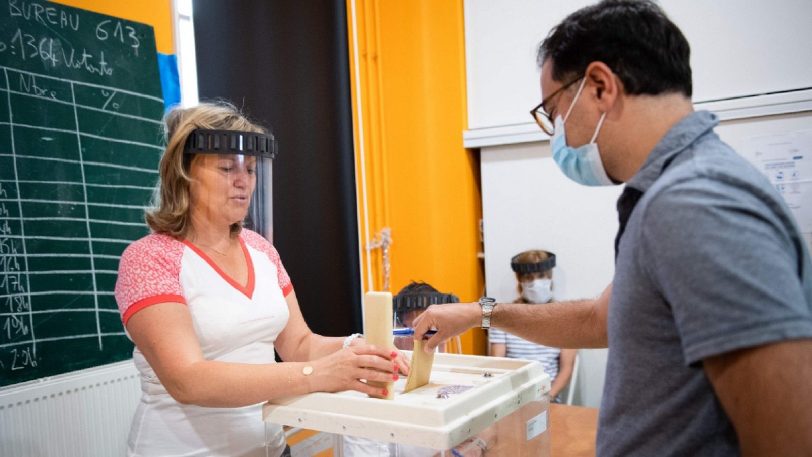 Coronavirus | Francia celebra la segunda vuelta de las elecciones municipales aplazadas por la pandemia del coronavirus