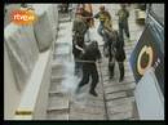  - Chavistas atacan sede Globovisión