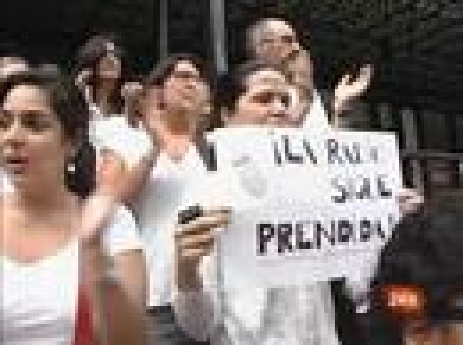 Partidarios de Chávez asaltan la TV opositora Globovisión | Ver