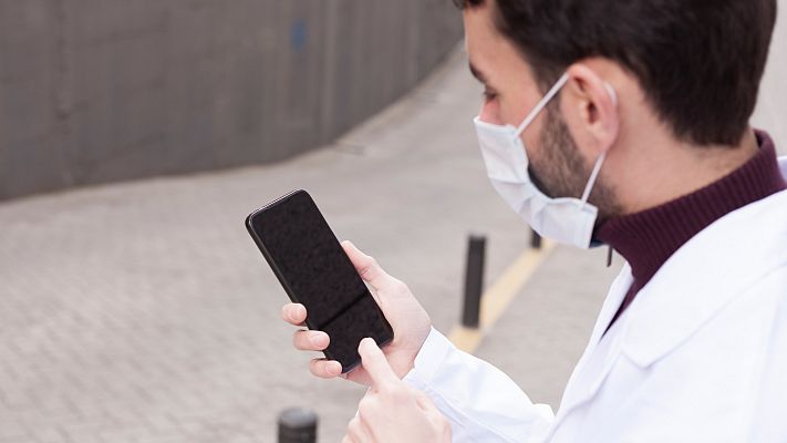 Telediario 1 - La Gomera prueba 'Radar Covid': la app española de rastreo de contagios