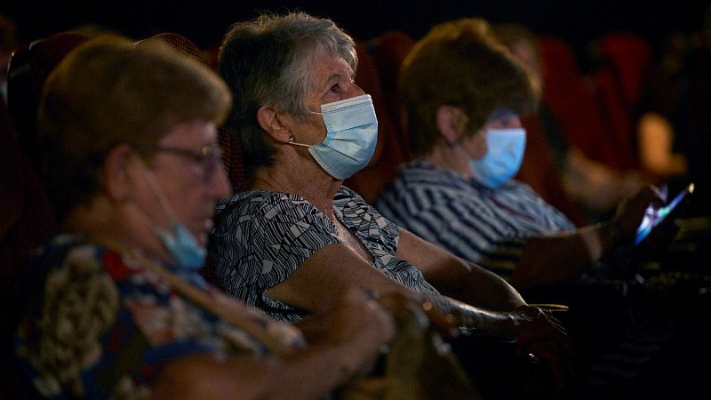 Sanidad desaconseja el uso de las mascarillas FFP2 con válvula porque "contagian"