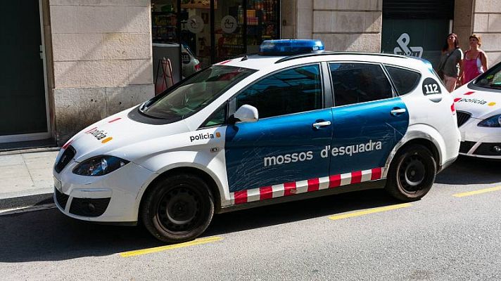 Un hombre rocía con sosa cáustica a una mujer y a su hija en Girona