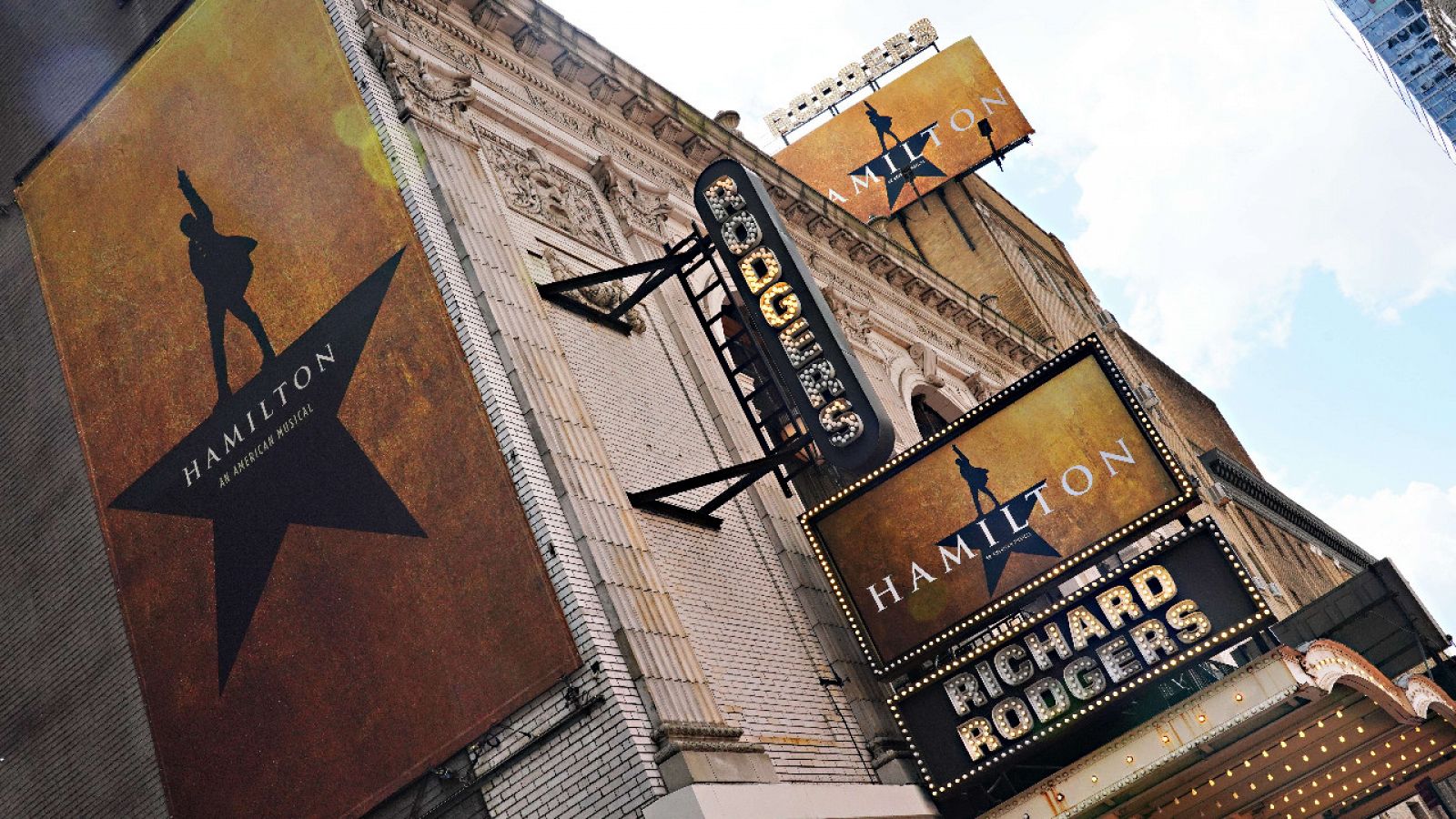 Telediario 1: Broadway anuncia que no abrirá sus teatros hasta 2021 | RTVE Play