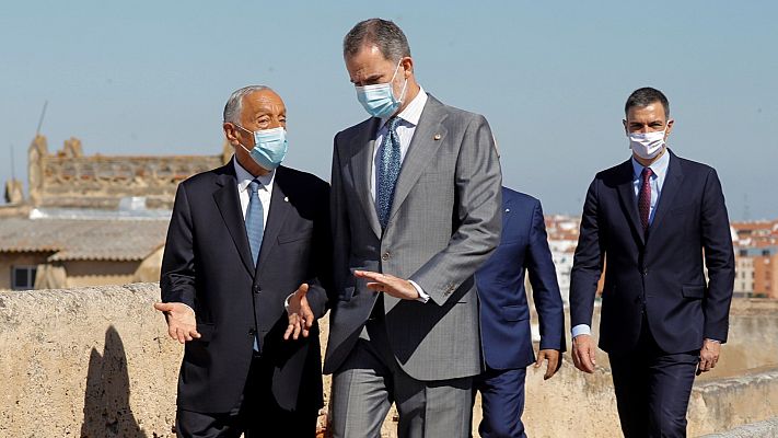 Modo Digital - El rey y Sánchez pasean con sus homólogos portugueses en la Alcazaba mientras se escuchan consignas republicanas y vivas al rey