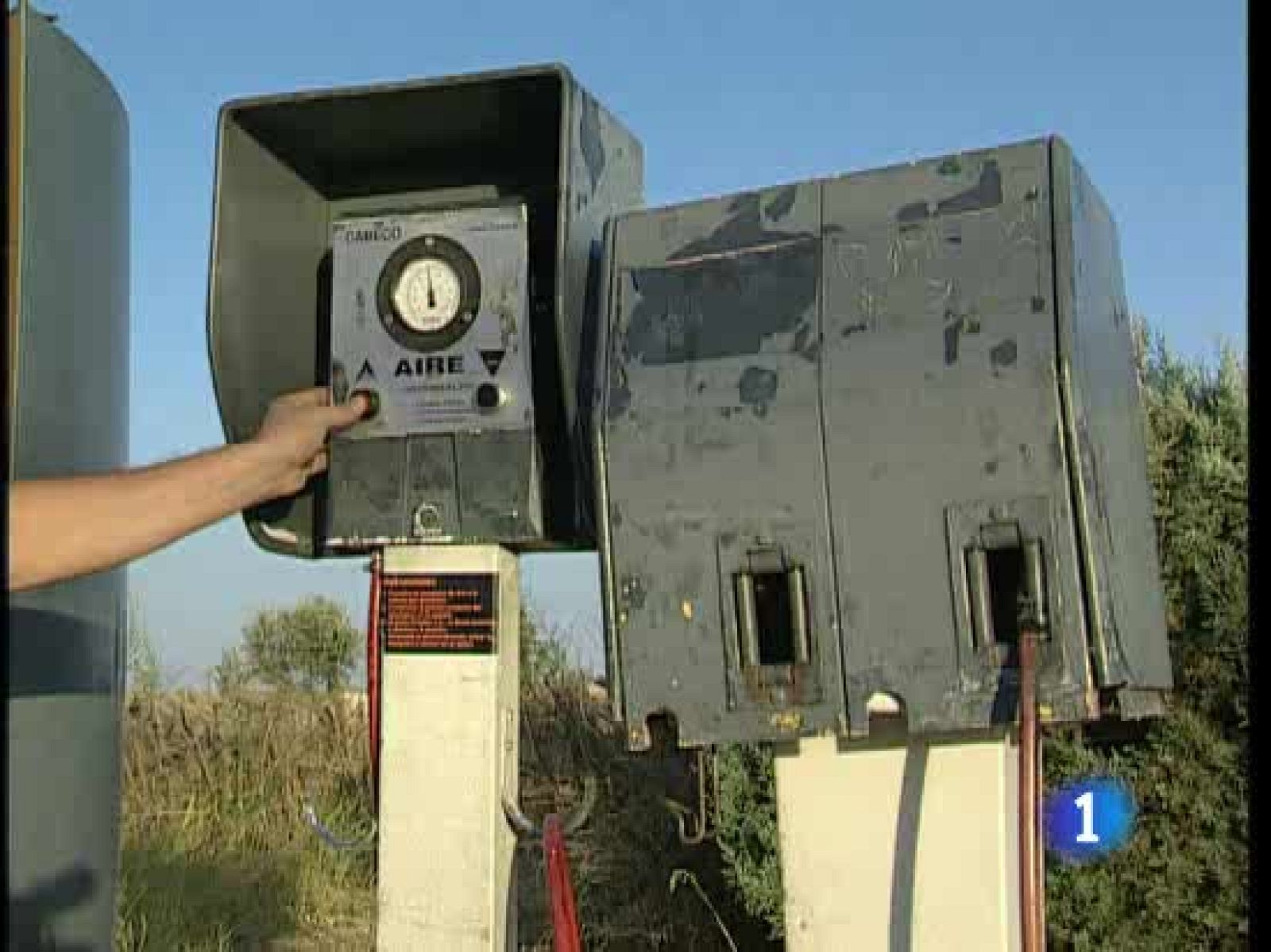 Lo han comprobado en 161 gasolineras. Además, la mitad los han colocado en zonas inseguras para el conductor o ni siquiera han pasado la inspección. 