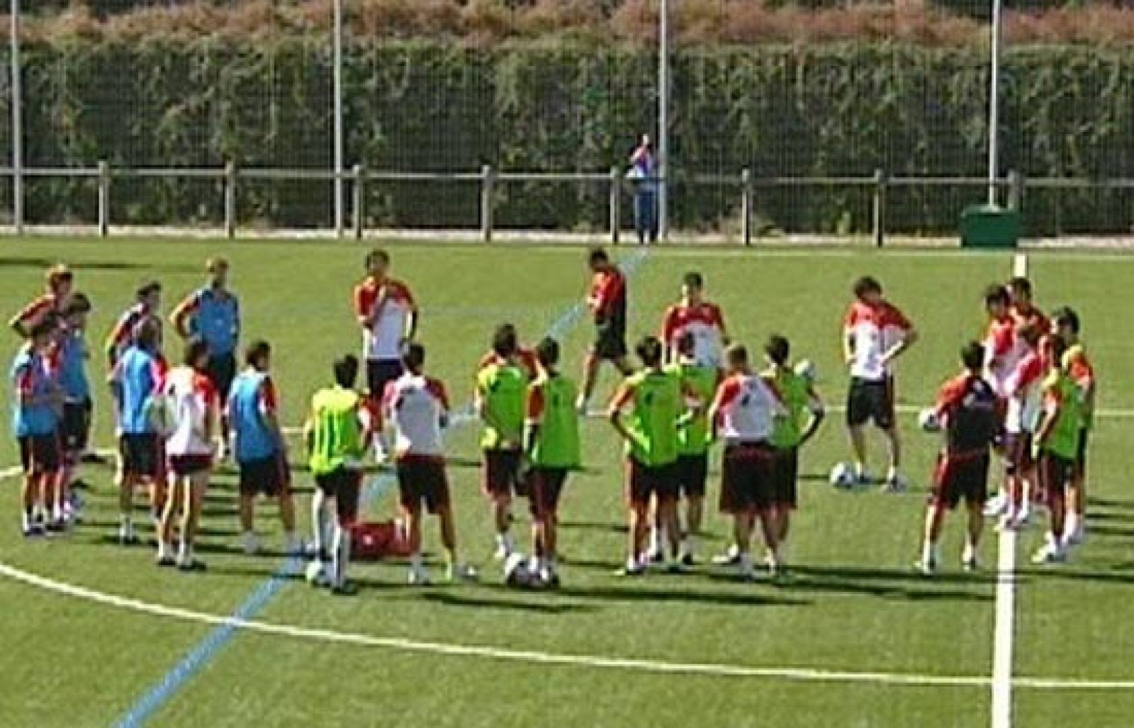 EL Athletic se entrena en Astrabudua, un campo de césped artificial, para preparar el partido en Berna ante el Young Boys. Los leones necesitan ganar si quieren jugar esta temporada la Copa de la UEFA. 
