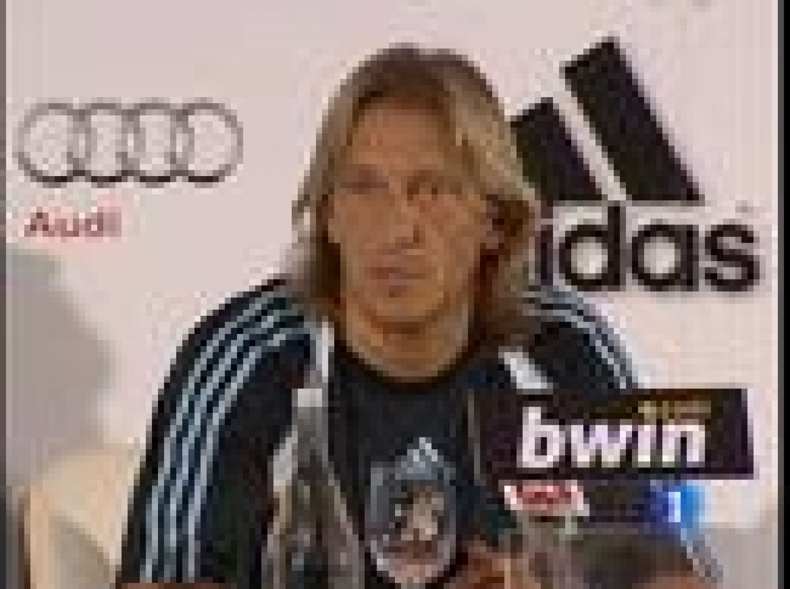 El lateral Míchel Salgado rescinde su contrato en el Madrid, después de diez años y dos Copas de Europa entre su palmarés. 